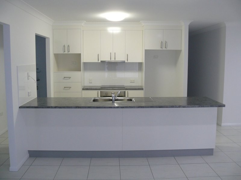 9 Lancaster Way, Ooralea QLD 4740