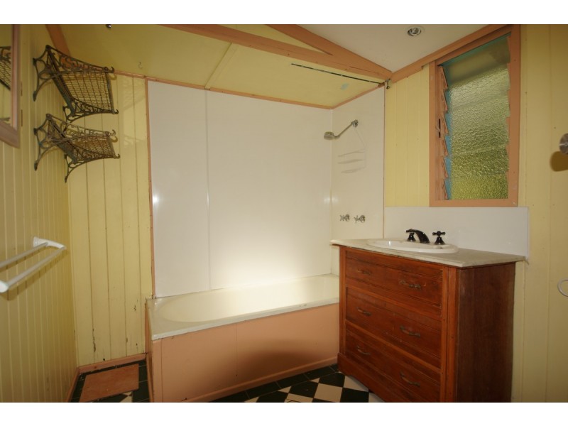 14 McIntyre Street, Mackay QLD 4740