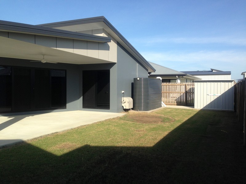 11 Lancaster Way, Ooralea QLD 4740