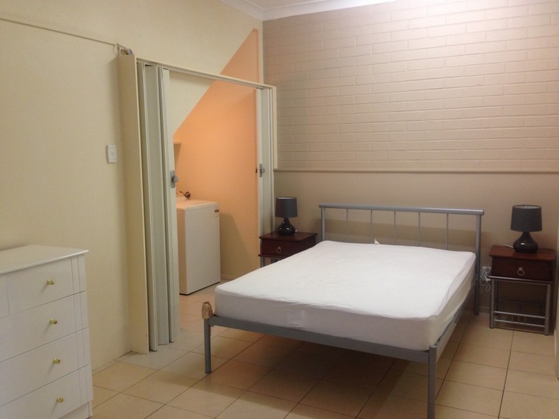 8/4 Symons Avenue, Bucasia QLD 4750