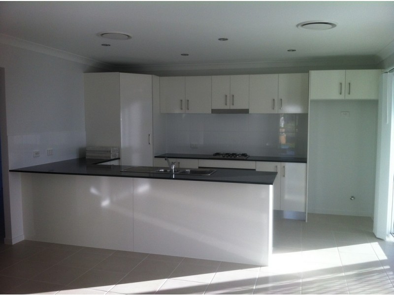 21 Phoenix Crescent, Rural View QLD 4740