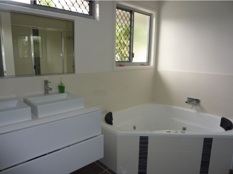 11 Pacific Drive, Blacks Beach QLD 4740