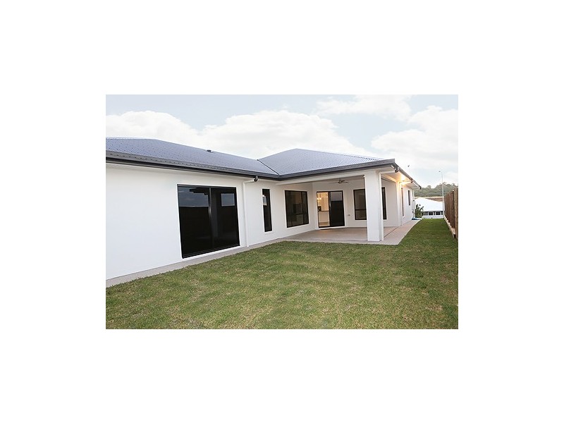 33 Douglas Crescent, Rural View QLD 4740