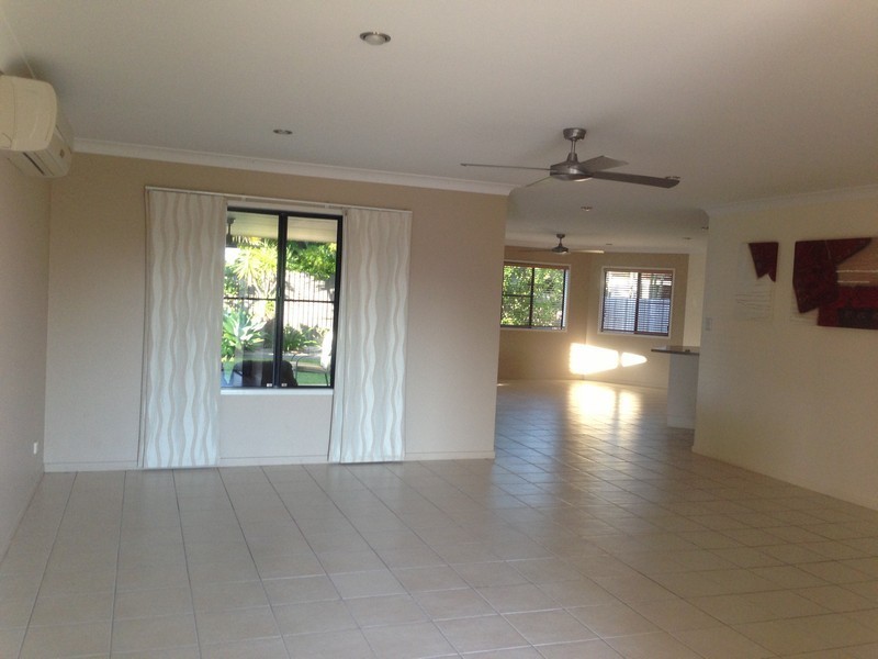 13 Eva Parade, Glenella QLD 4740