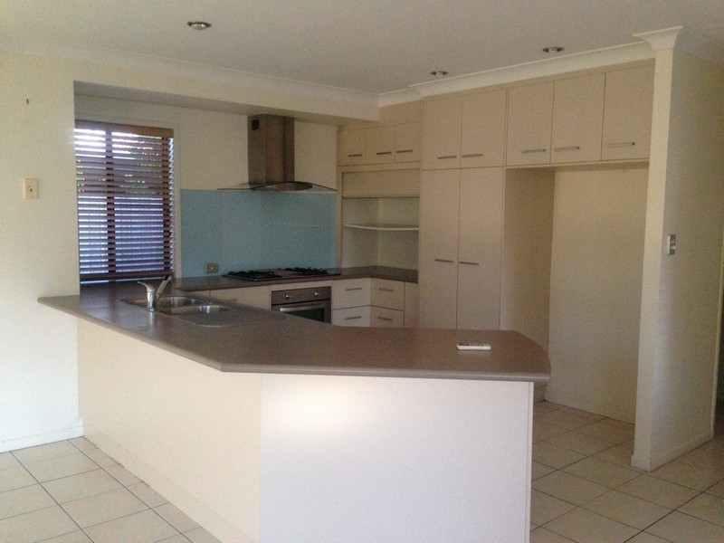 13 Eva Parade, Glenella QLD 4740