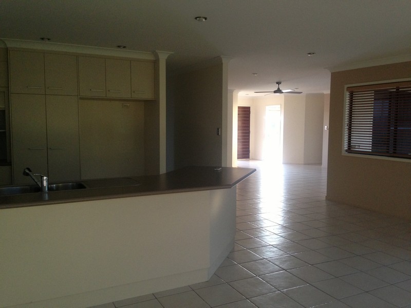 13 Eva Parade, Glenella QLD 4740