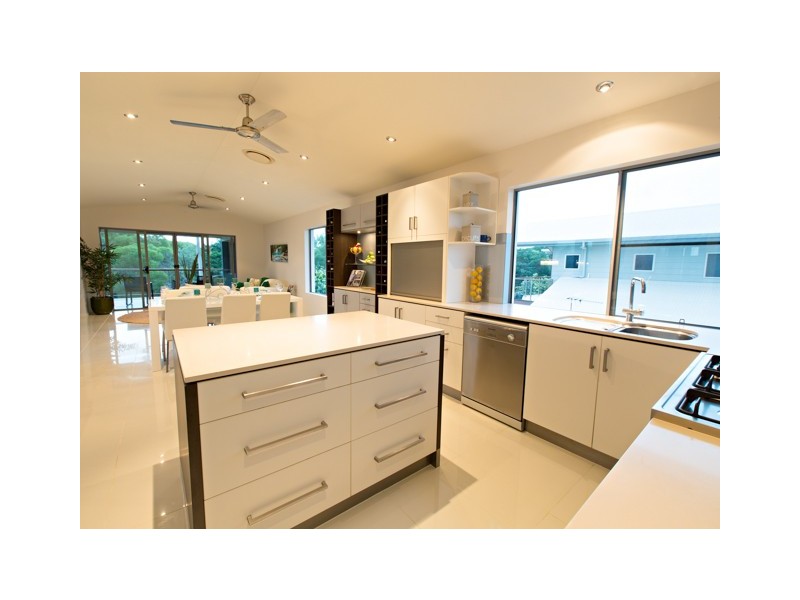 15 Seafarer Court, Blacks Beach QLD 4740