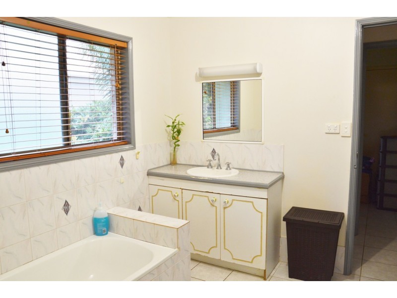 13 Pardoe Street, Bucasia QLD 4750