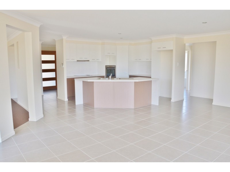 28 Bowden Crescent, Marian QLD 4753