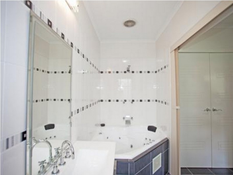 4 Manning Street, Rural View QLD 4740