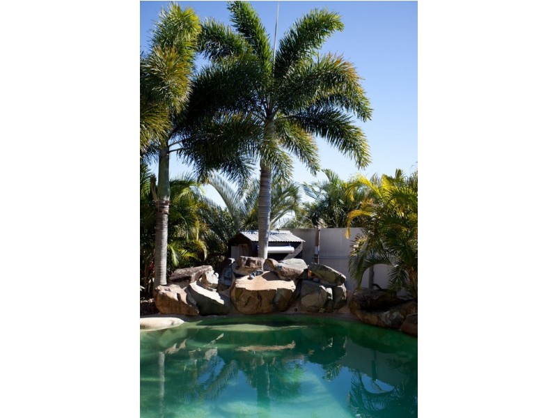 8 Sir Griffith Way, Rural View QLD 4740