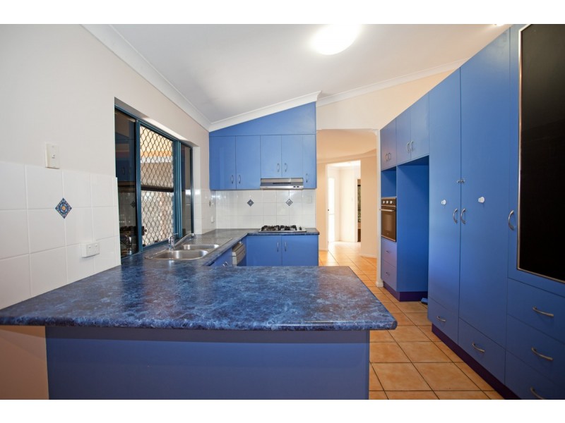 8 Sir Griffith Way, Rural View QLD 4740