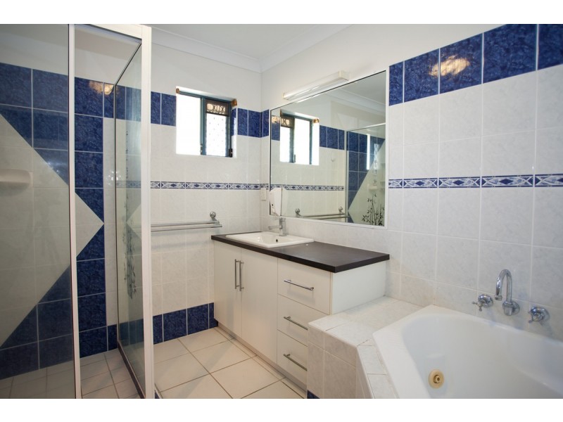 8 Sir Griffith Way, Rural View QLD 4740