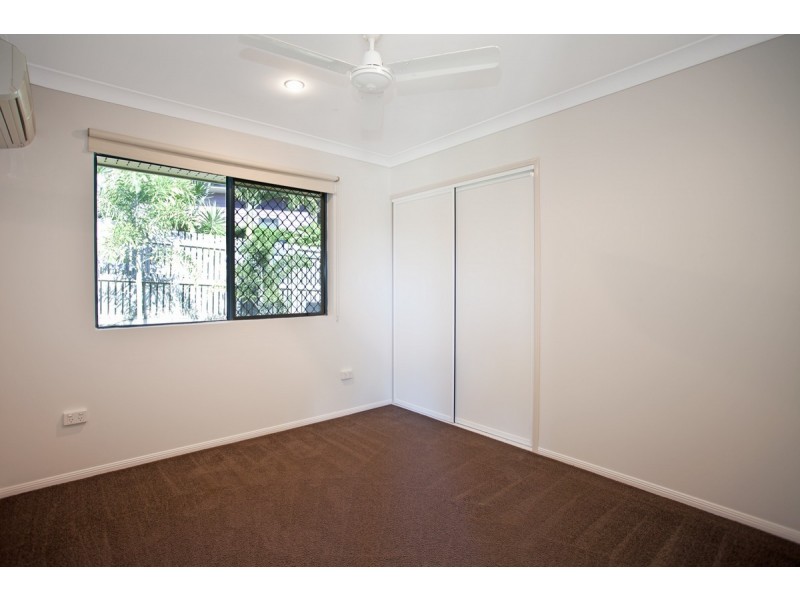 8 Sir Griffith Way, Rural View QLD 4740