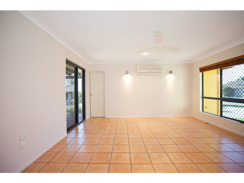 8 Sir Griffith Way, Rural View QLD 4740