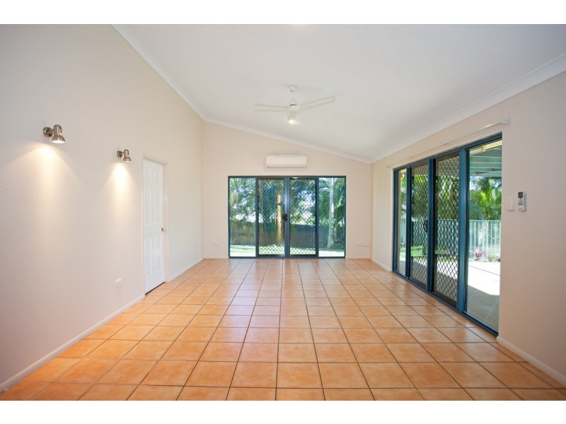 8 Sir Griffith Way, Rural View QLD 4740