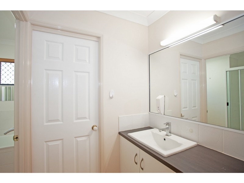 8 Sir Griffith Way, Rural View QLD 4740