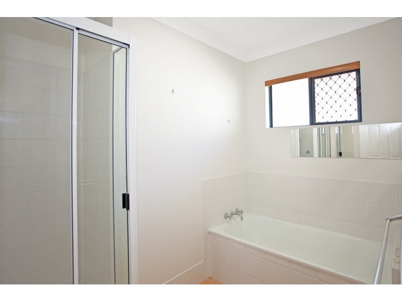 8 Sir Griffith Way, Rural View QLD 4740