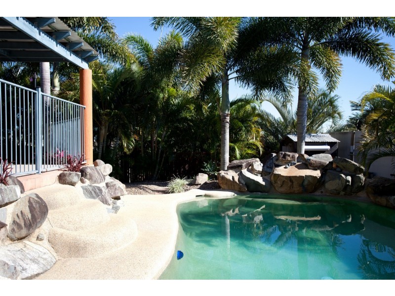 8 Sir Griffith Way, Rural View QLD 4740