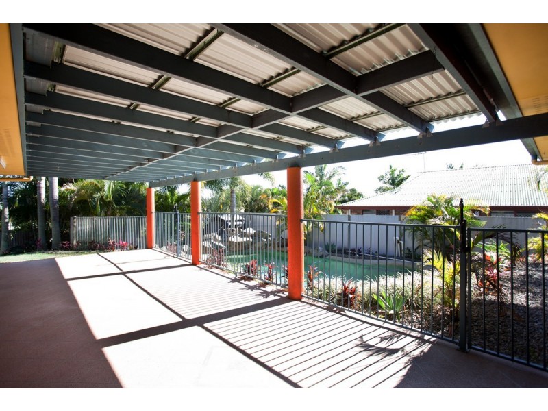 8 Sir Griffith Way, Rural View QLD 4740