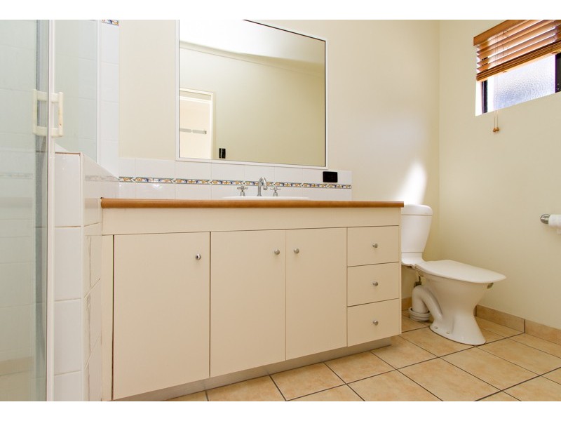 2/24 Meadow Street, North Mackay QLD 4740