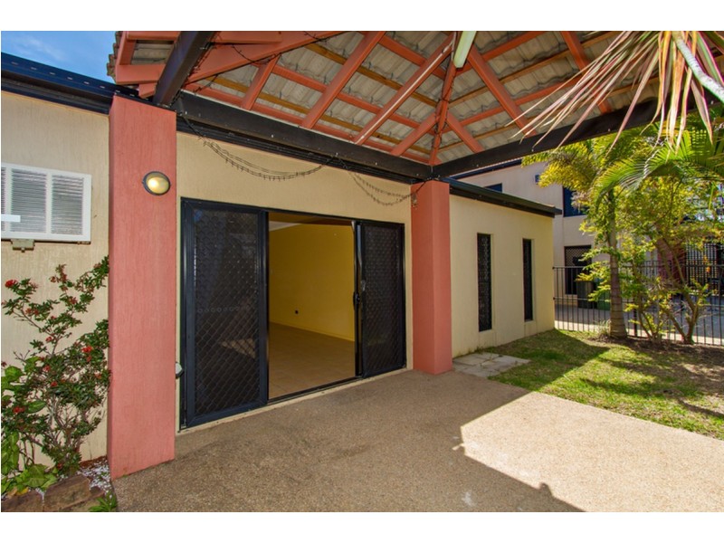 2/24 Meadow Street, North Mackay QLD 4740