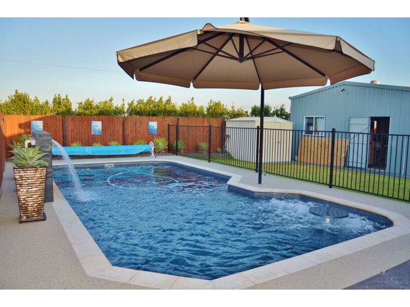 10 Katey Crescent, Mirani QLD 4754