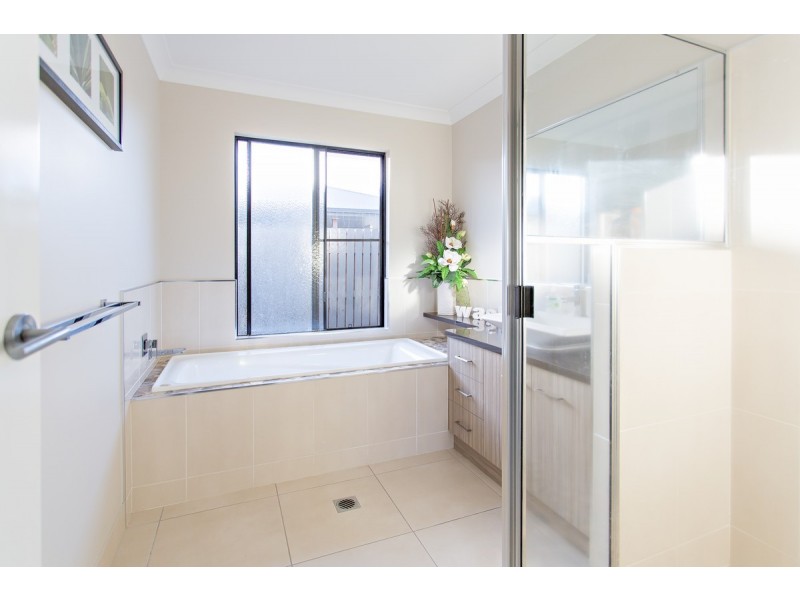 5 Macartney Drive, Marian QLD 4753