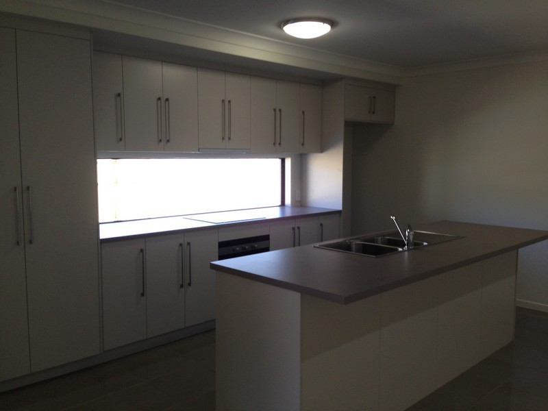 6 Jager Street, Rural View QLD 4740