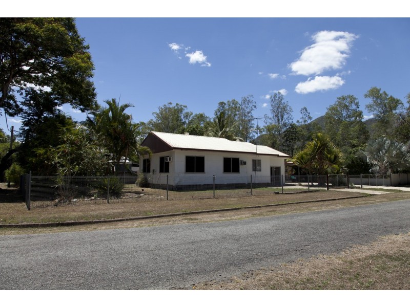 1 Matthew Street, Finch Hatton QLD 4756