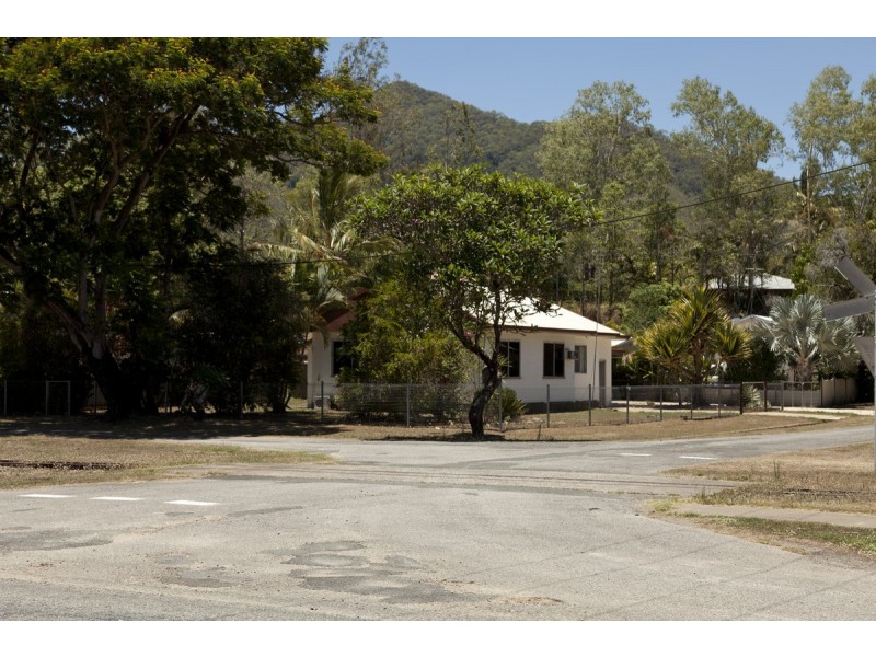 1 Matthew Street, Finch Hatton QLD 4756