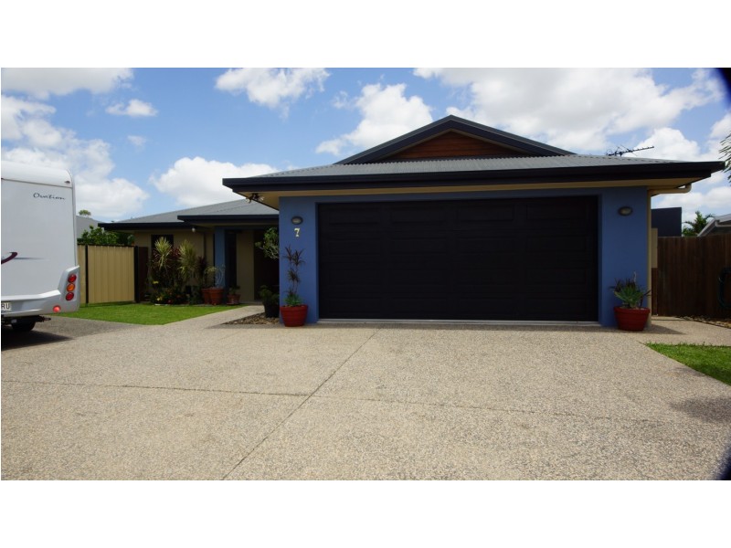 7 Helga Court, Glenella QLD 4740