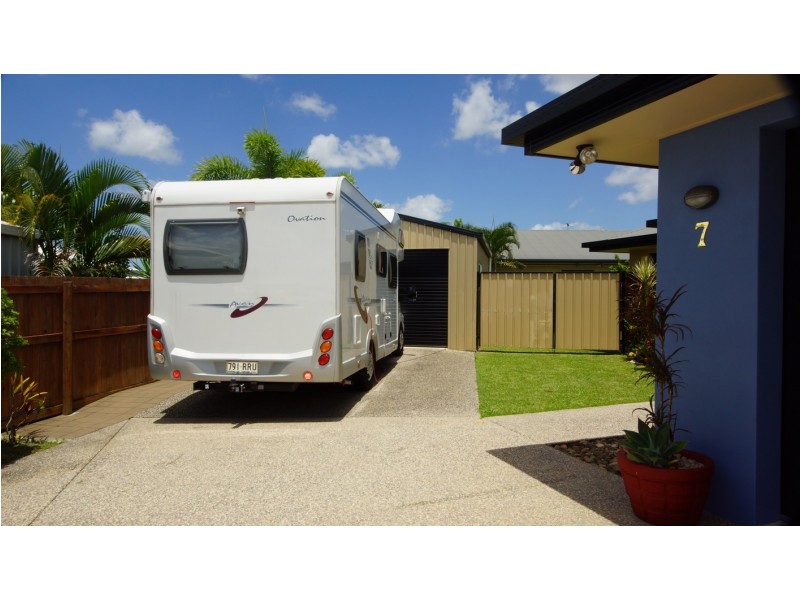 7 Helga Court, Glenella QLD 4740