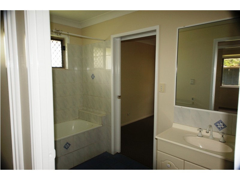 10 Freeman Avenue, Slade Point QLD 4740