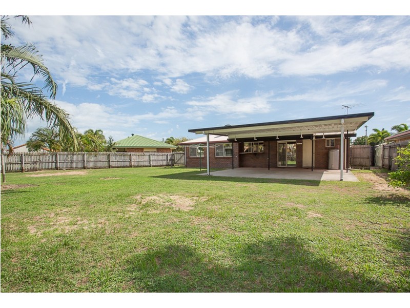 10 Freeman Avenue, Slade Point QLD 4740