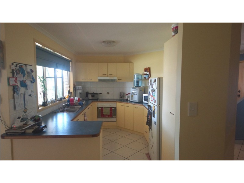 8 Avalon Drive, Rural View QLD 4740