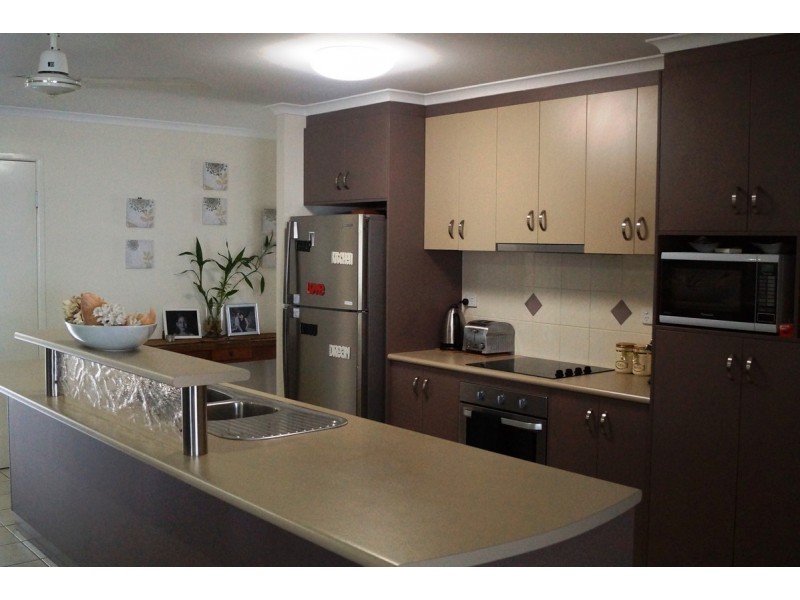 18 Eva Parade, Glenella QLD 4740