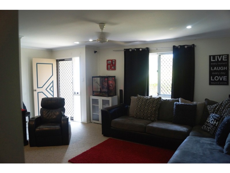 18 Eva Parade, Glenella QLD 4740