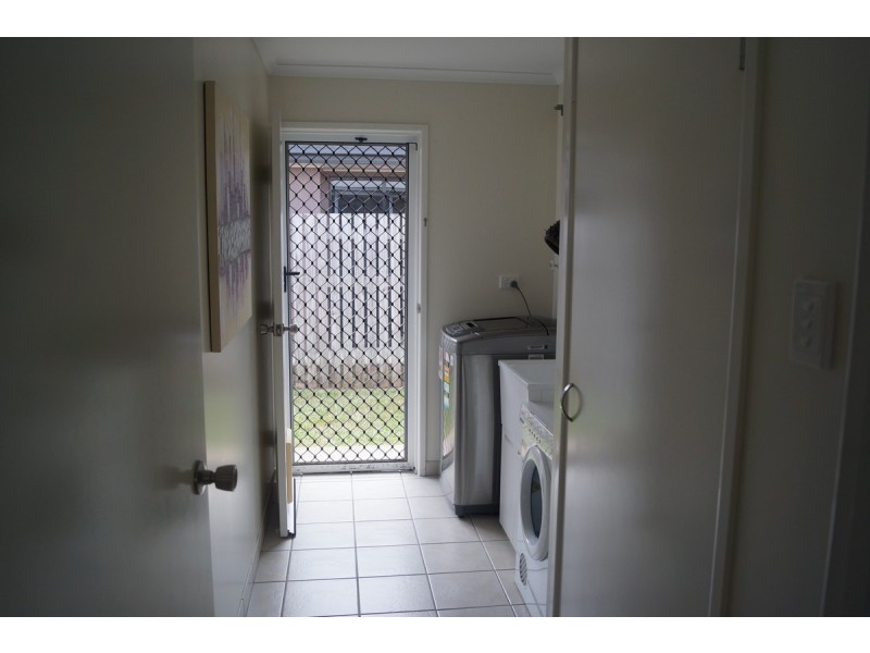 18 Eva Parade, Glenella QLD 4740