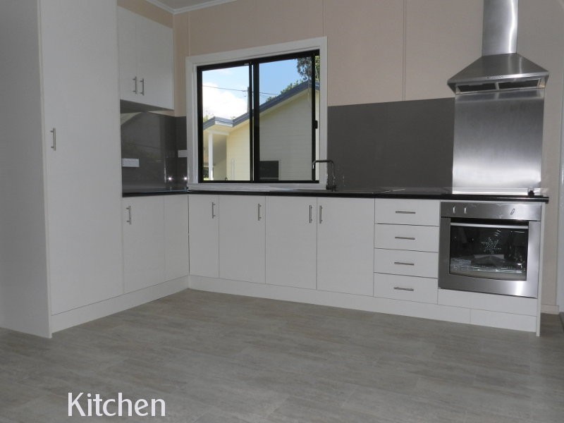 7 Peoples Street, Finch Hatton QLD 4756