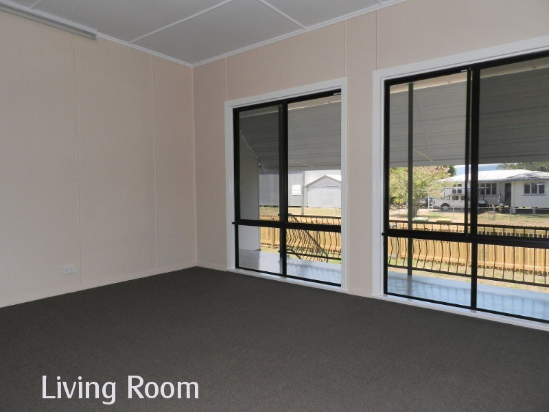 7 Peoples Street, Finch Hatton QLD 4756