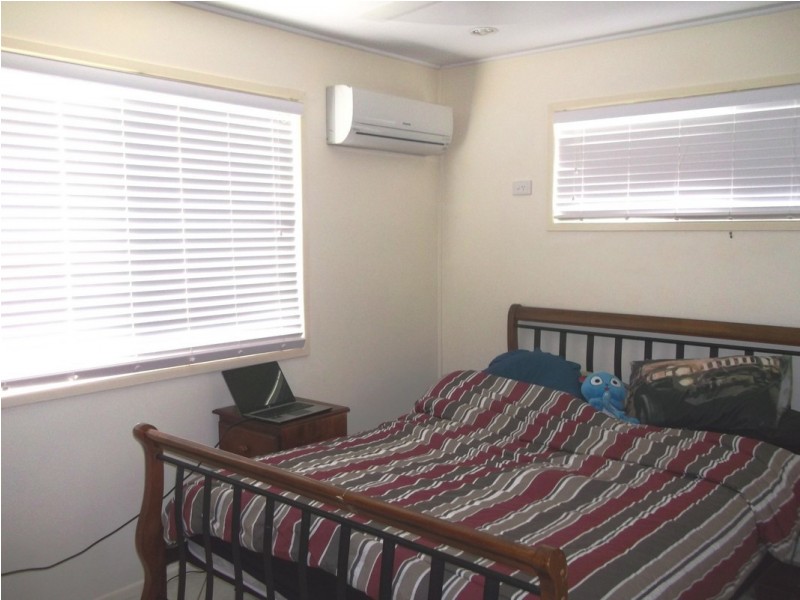 25 Dennis Street, South Mackay QLD 4740