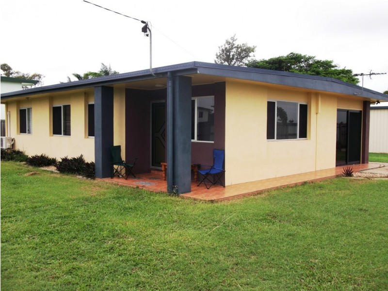 25 Dennis Street, South Mackay QLD 4740