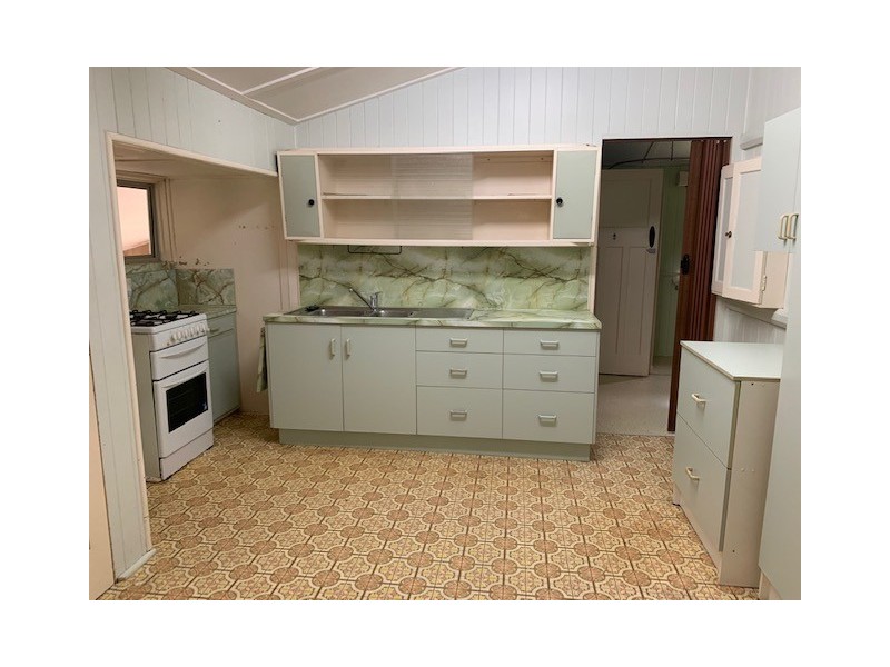 8 Taylor Street, West Mackay QLD 4740