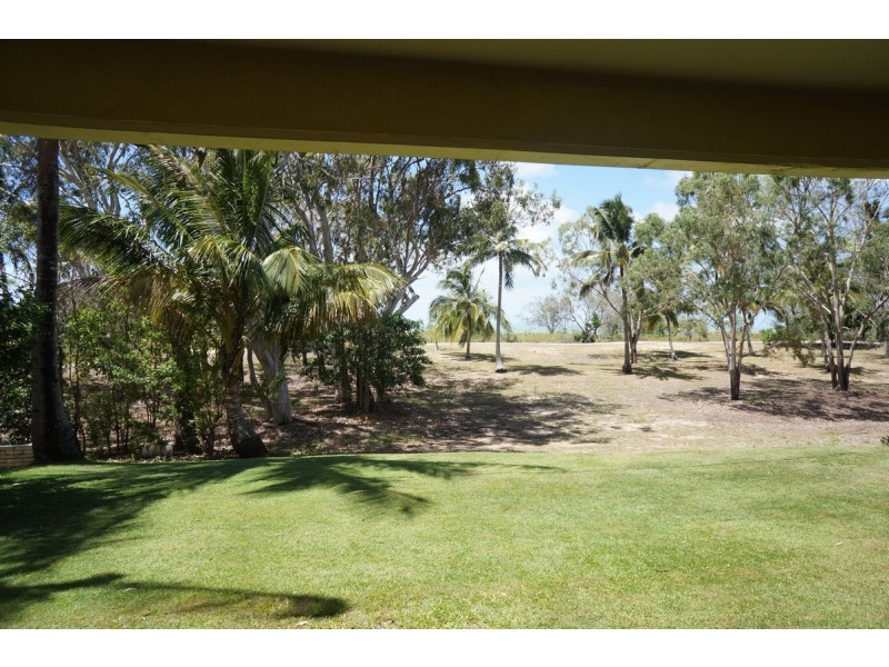 1/4 Symons Avenue, Bucasia QLD 4750