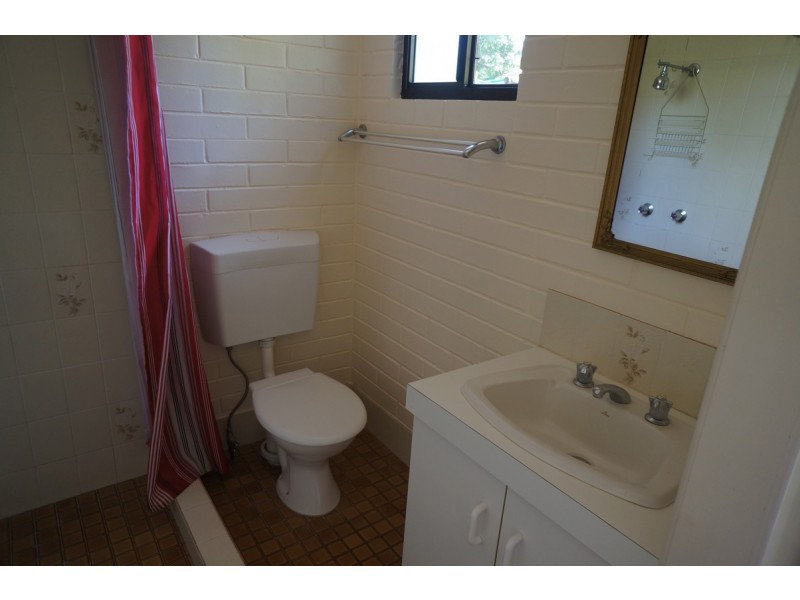 1/4 Symons Avenue, Bucasia QLD 4750