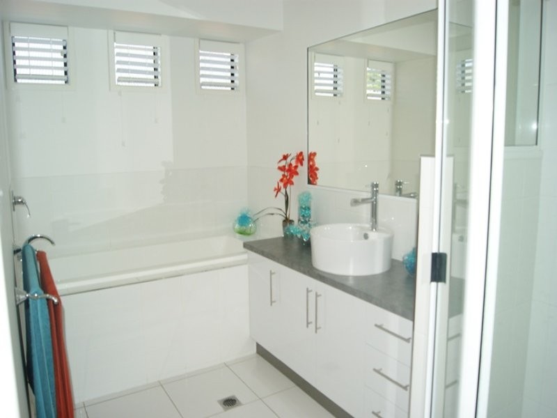 13 James Cook Drive, Rural View QLD 4740