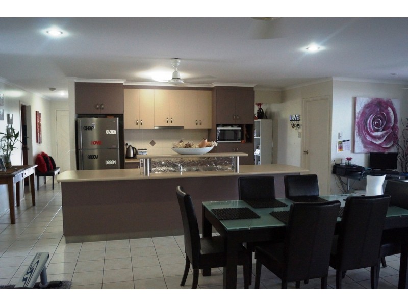 18 Eva Parade, Glenella QLD 4740