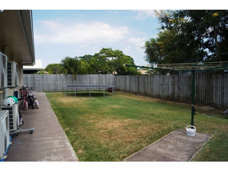 18 Eva Parade, Glenella QLD 4740