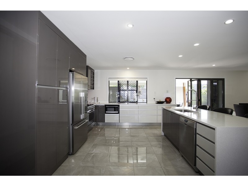 1 Coral Cove Court, Blacks Beach QLD 4740